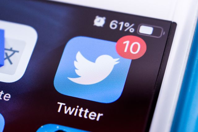 Твиттер призвали к ответу. Как соцсеть игнорирует российские законы?