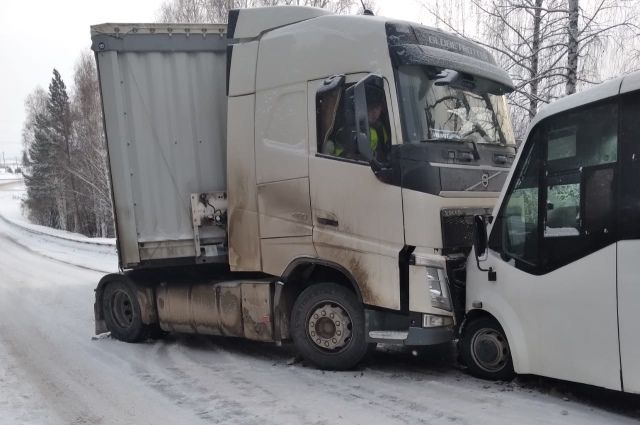 Прокуратура начала проверку по ДТП с 9 пострадавшими в Челябинской области