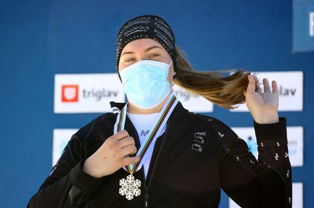 Сноубордистка Надыршина завоевала серебро в параллельном гигантском слаломе
