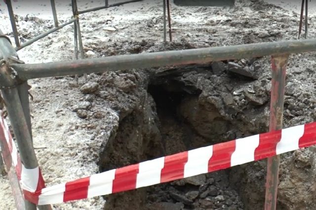 В Казани Фермское шоссе ушло под воду из-за прорыва канализации