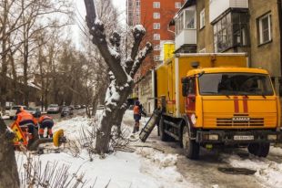 Коммцунальщики и аварийные службы работают над устранением аварии