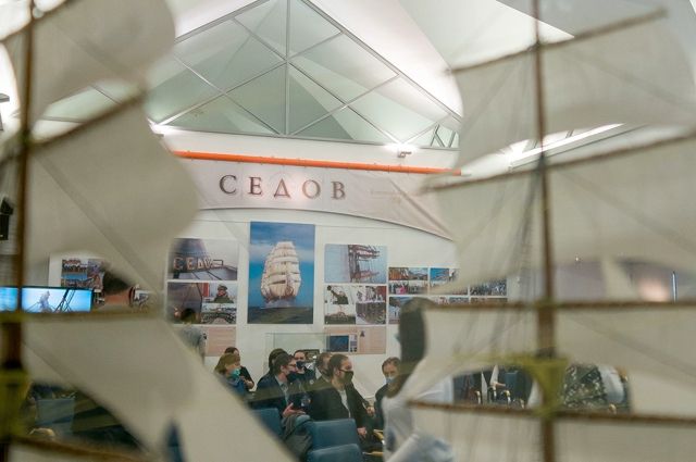 В Музее Мирового океана открылась выставка к 100-летию барка «Седов»