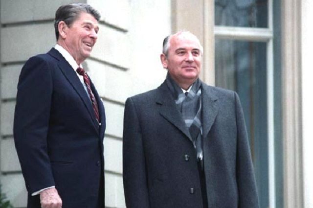 Михаил Горбачёв и Рональд Рейган, 1985 год