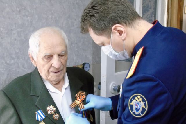 На Кубани 100-летнему ветерану вручили медаль от имени председателя СКР