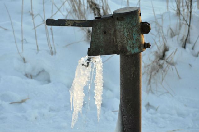 Два города в Челябинской области остались без воды из-за замерзших колонок
