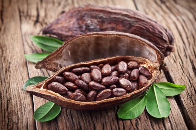 Какао-бобы растут на шоколадном дереве и тоже являются суперфудом.