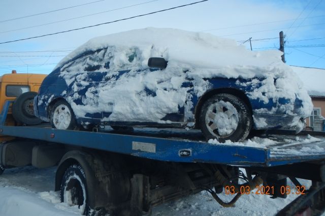С улиц Заволжского района Ульяновска вывезли два брошенных автомобиля