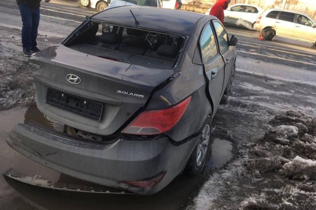Автоледи на Hyundai разбила две «Лады» в Саратове