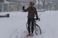 В Крыму велосипедист оказался в «снежном плену».