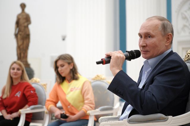 Владимир Путин на встрече с участниками общероссийской акции взаимопомощи «Мы вместе» в Кремле.