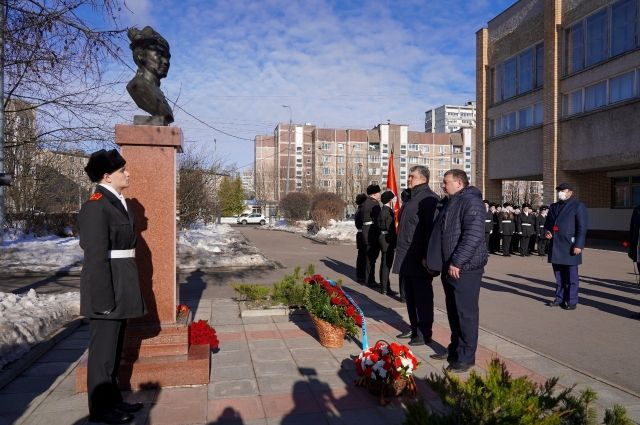 Батыр-комбат. В Москве почтили память Бауыржана Момышулы