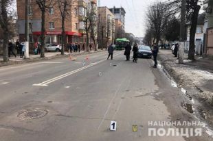 В Житомире легковой автомобиль насмерть сбил пешехода.