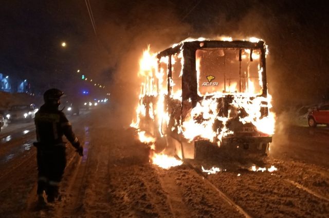 Трамвай сгорел в Дзержинском районе Новосибирска