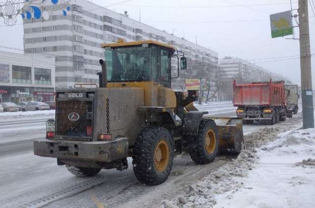 244 единицы техники выведены на уборку снега в Челябинске