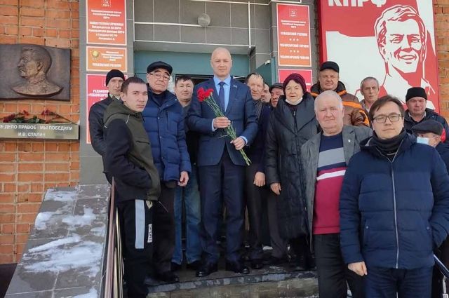 СМИ: Алексей Шурчанов со своими сторонниками захватил власть в КПРФ Чувашии