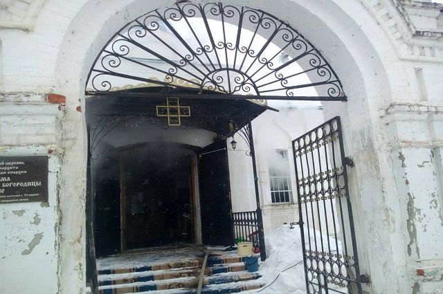 При пожаре в котельной из Свято-Успенского храма эвакуировано 35 человек