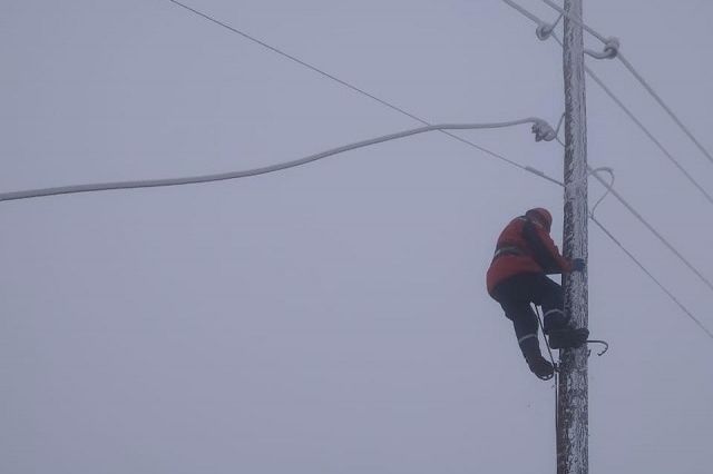 Свет вернулся в дома 60% жителей Дагестана, пострадавших от сильного ветра