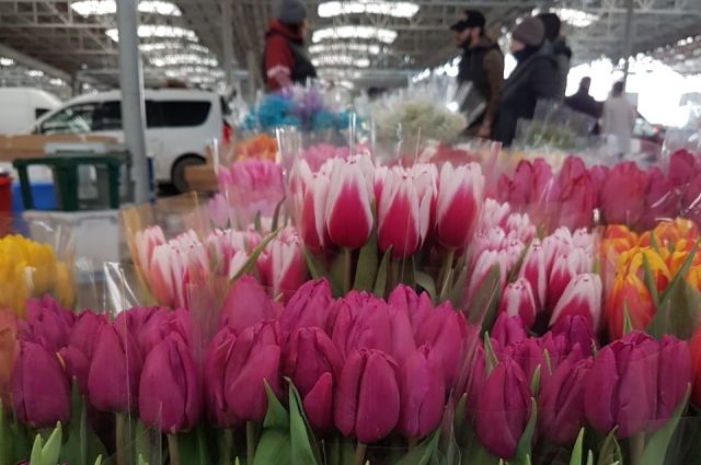 В Анапе работают цветочные базары