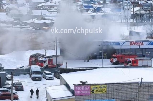 На улице Отрадной в Ульяновске загорелась автомойка самообслуживания