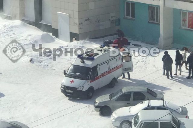 В Магнитогорске мужчина выпал из окна 10 этажа