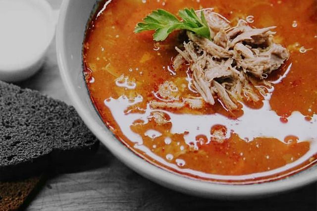 Как исправить слишком жирный суп, бульон и рагу – проверенные лайфхаки (фото)