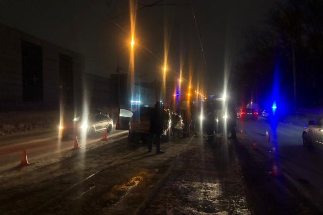 7-летняя девочка и четверо взрослых пострадали в ДТП в Новосибирске