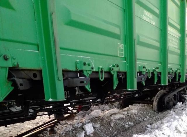 Два вагона с грузом сошли с рельсов в Челябинской области