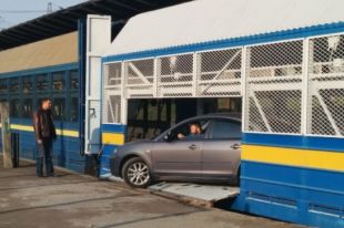 Укрзализныця возобновила услугу вагонов-автомобилевозов.