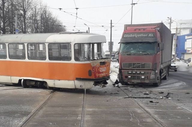 В Ульяновске за одно утро произошло два ДТП с участием трамваев