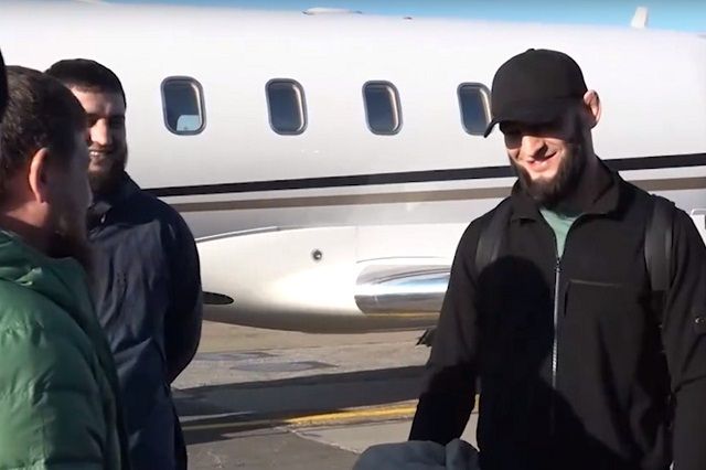 Звезда UFC Хамзат Чимаев прилетел в Чечню на реабилитацию после ковида