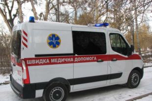 В Сумах пьяный мужчина во время игры тяжело травмировал 4-месячную дочь
