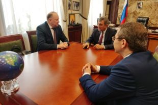 На мероприятии обсудили внедрение энергосберегающих комплексов, проекты по модернизации уличного освещения, сервисы по цифровизации здравоохранения и вопросы обеспечения общественной безопасности.