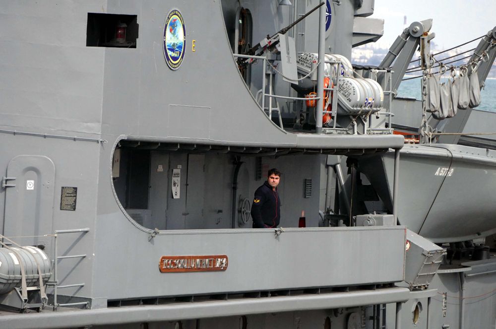 Флагманский турецкий учебный корабль A577 TCG Sokullu Mehmet Pasa в порту Одессы.