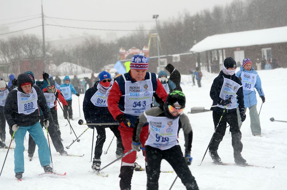 На соревнования пришли от малых ребятишек до ветеранов, от сильных спортсменов до взрослых любителей лыжных гонок.