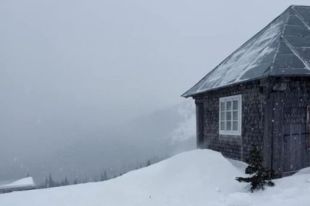В Карпатах спасатели прекратили поиски потерявшегося туриста