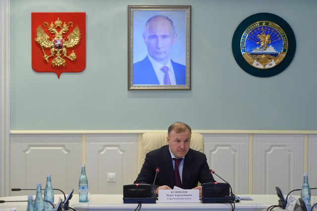 Мурат Кумпилов обсудил с сенаторами реализацию программы развития Адыгеи