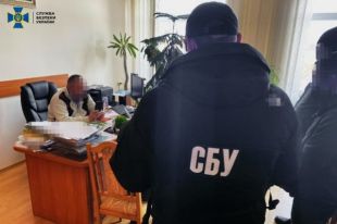 СБУ разоблачила руководителя вуза на получении взятки.