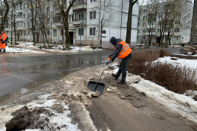 Ведерников поручил повысить скорость и качество уборки улиц в Пскове