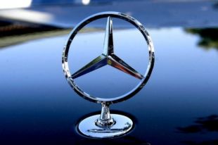 Mercedes отзывает более 264 тыс. автомобилей из-за угрозы воспламенения