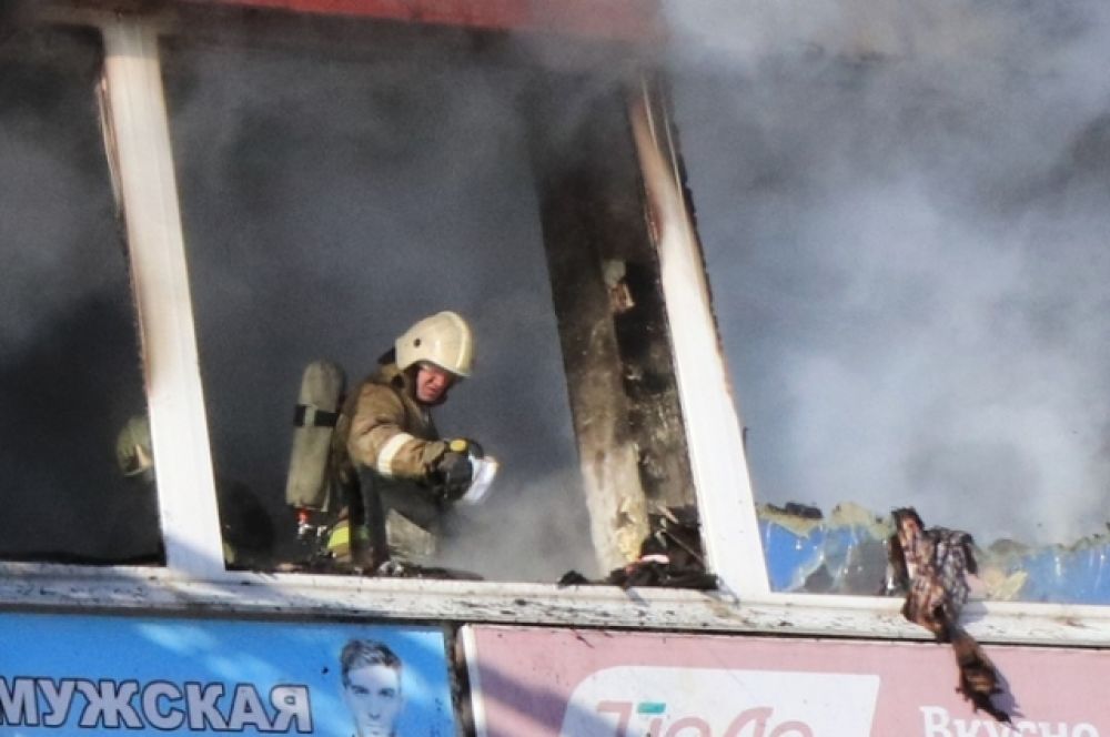 Пожар в торговом центре в Сыктывкаре.