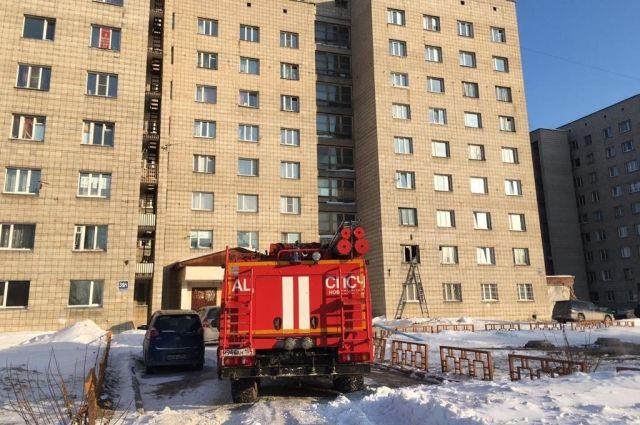 Мужчина погиб при пожаре в общежитии Новосибирска