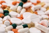 Благодаря вмешательству прокуратуры две аптеки в Ямальском районе пополнили ассортимент лекарственных средств