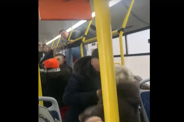 Во Владимире в автобусе № 7С засняли массовую драку