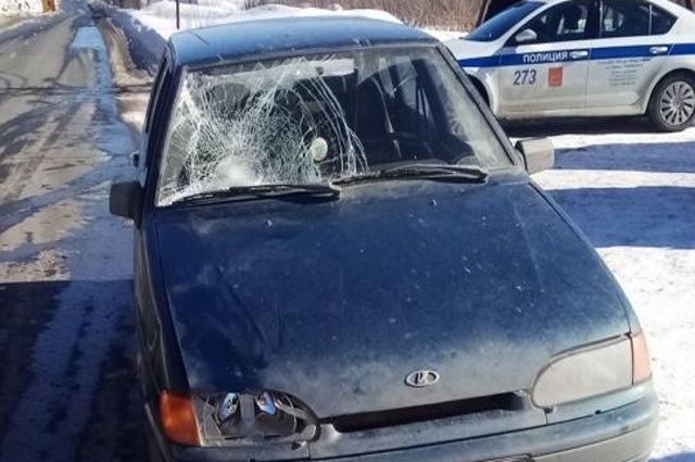 Лишенный прав водитель сбил женщину с ребенком в Челябинске