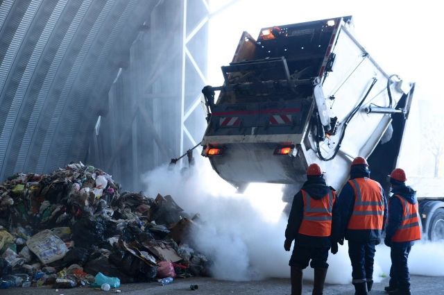 В Омске начал работать второй завод по сортировке мусора