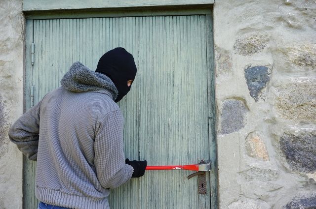 Оренбуржцы подозреваются в ограблении 10 квартир, а также разбойном нападении.