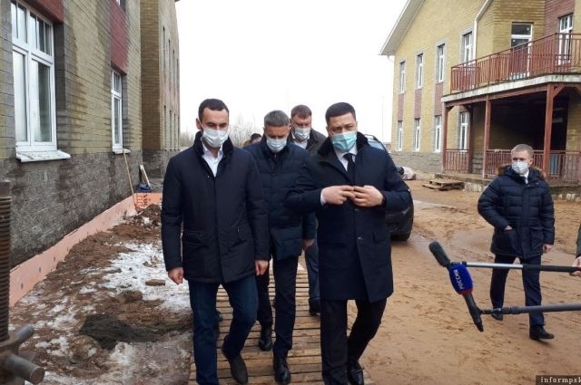 Запараллелить строительные работы в соцгородке в Пскове поручил губернатор