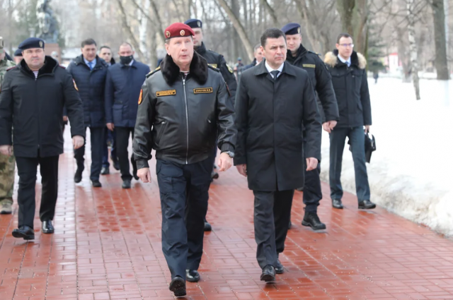 В Ярославле генерал Золотов передал Росгвардии 18 новых автомобилей