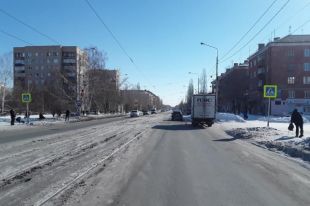 Пешехода с черепно-мозговой травмой и открытой раной лба госпитализировали в больницу Орска.
