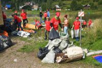 Волонтёры Среднего Урала собирают на природе тонны мусора.
